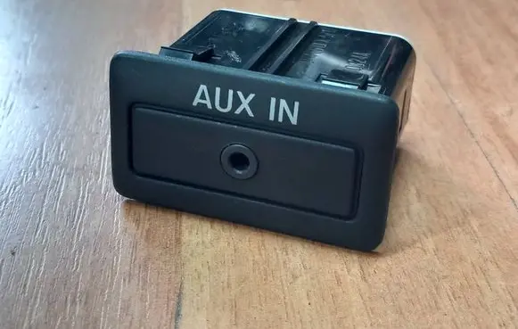 Mazda 6 AUX in-socket connector TD7466 DFX5717