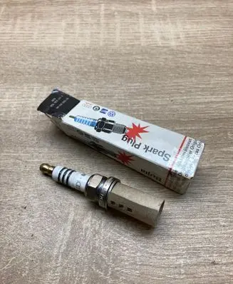 Volkswagen Golf IV Spark plug 101000051AA 0241235703