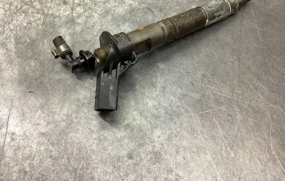 Chrysler 300 - 300C Fuel injector A642070 061101 SB5DDL8