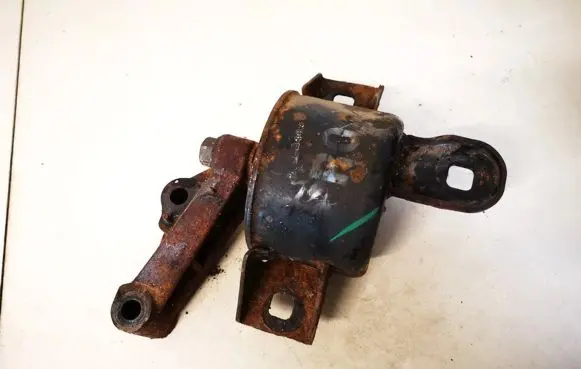 Chevrolet Kalos Engine mount bracket