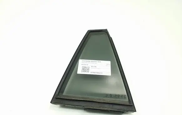 Toyota RAV 4 (XA40) Rear vent window glass 6812342140