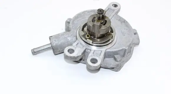 Toyota Avensis T270 Vacuum pump 11070885