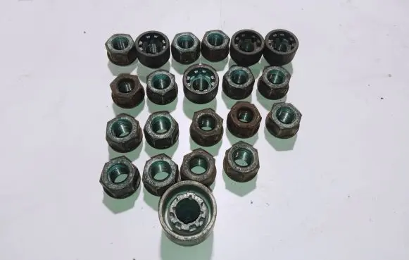 Opel Insignia A Wheel nut cap/cover 