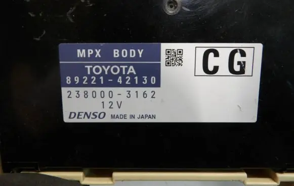 Toyota RAV 4 (XA40) Fuse module 8922142130 2380003162