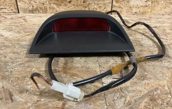 Subaru Legacy Third/center stoplight