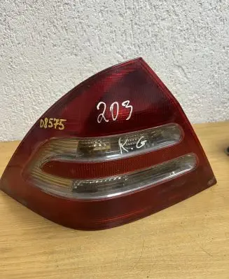 Mercedes-Benz C W203 Rear/tail lights 3311 D8575