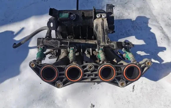 Peugeot 206+ Intake manifold 9686926180