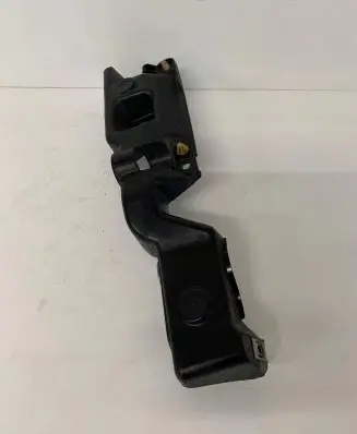 Fender mounting bracket