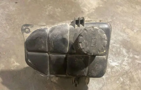 Mercedes-Benz C W203 Coolant expansion tank/reservoir 2035000049