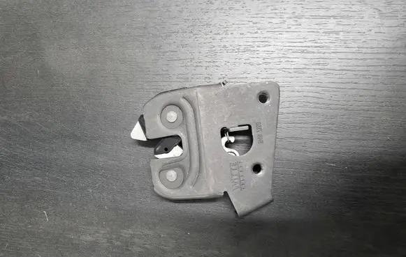 BMW 2 F44 Seat back rest lock catch 7112664