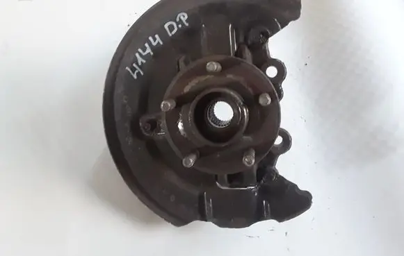 Ford Focus Front wheel hub AV613K170
