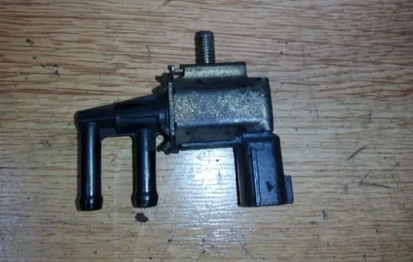 Nissan Micra Turbo solenoid valve k5t48474 3Z18