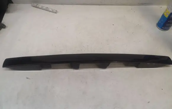 Trunk door license plate light bar