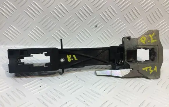 Nissan X-Trail T31 Front door exterior handle/bracket 