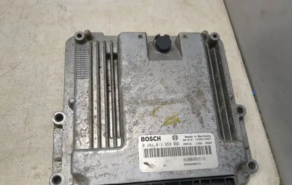 Opel Vivaro Engine control unit/module 0281012658 8200666516 8200666519