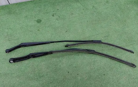 Audi Q3 F3 Front wiper blade arm 83B955408A 83B955407A