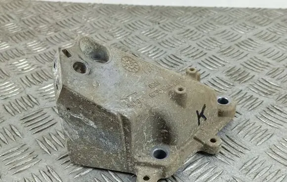 Jeep Grand Cherokee Engine mounting bracket 68275987AA