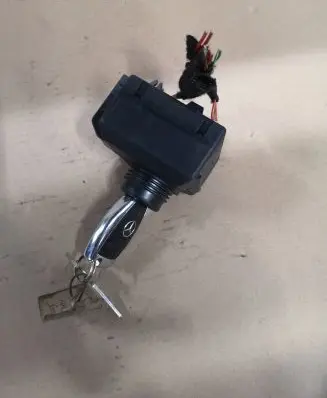 Mercedes-Benz C W204 Ignition lock A2079057101 5037231041804