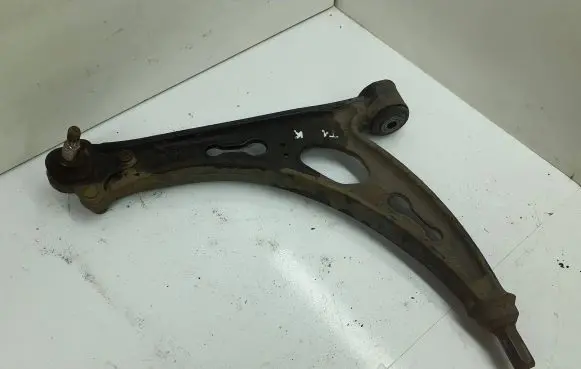 Volkswagen Touran I Front lower control arm/wishbone