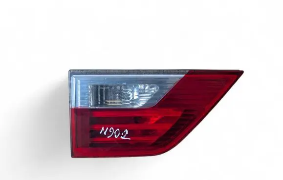 Tailgate rear/tail lights