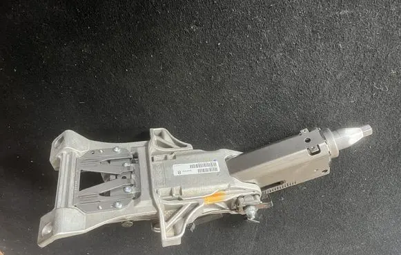 Volvo XC90 Steering wheel axle 32346787 P32346787