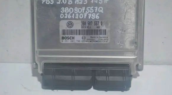 Volkswagen PASSAT B5 Engine control unit/module 3B0907557Q