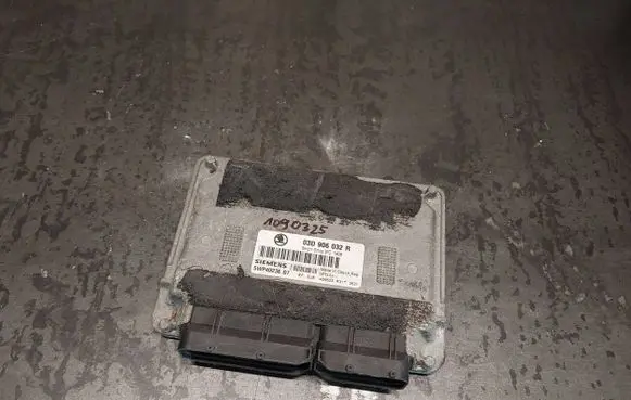 Skoda Fabia Mk1 (6Y) Engine control unit/module ECU 03D906032R