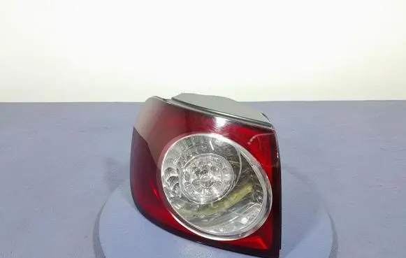 Volkswagen Golf Plus Rear/tail lights 5M0945095K