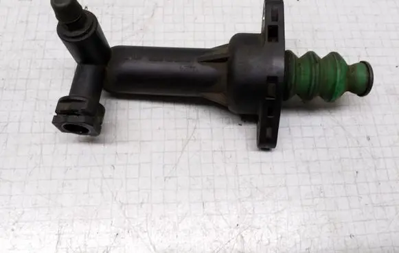 Volkswagen Polo IV 9N3 Clutch slave cylinder 6Q0721261D