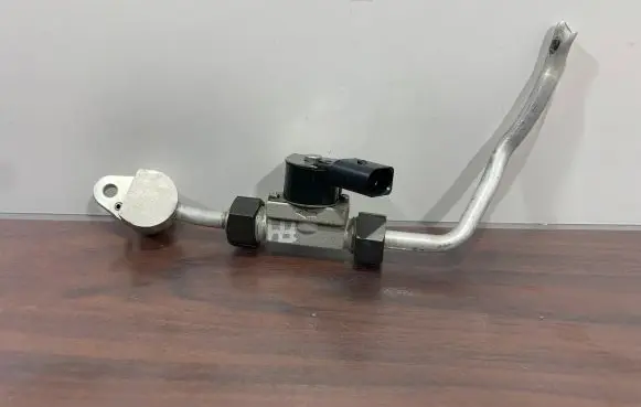Cupra Formentor Air conditioning (A/C) expansion valve 8R0260696B