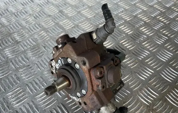Ford Focus Fuel injection high pressure pump 9683703780A 0445010102