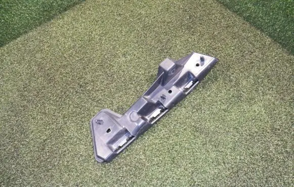 Nissan NV400 Front bumper mounting bracket 620430006R