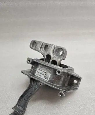 Engine mount bracket