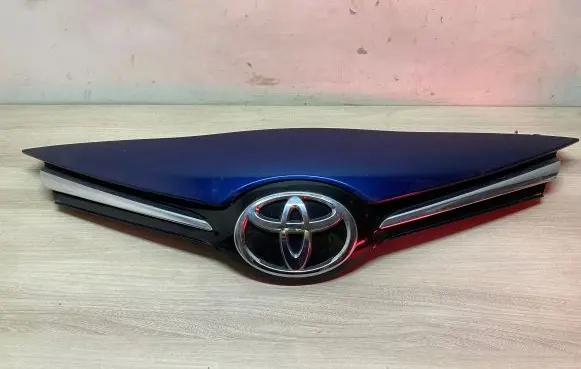 Toyota Avensis T270 Front bumper upper radiator grill 5311405120 5271905010