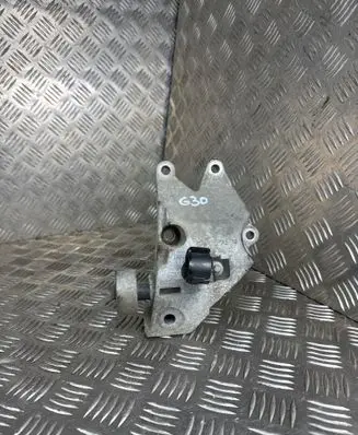 BMW 5 G30 G31 Engine mounting bracket 6864593 6861563