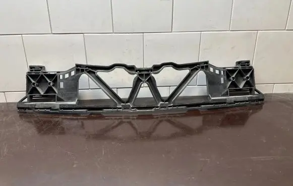Mercedes-Benz E AMG W212 Front bumper mounting bracket A2128852765