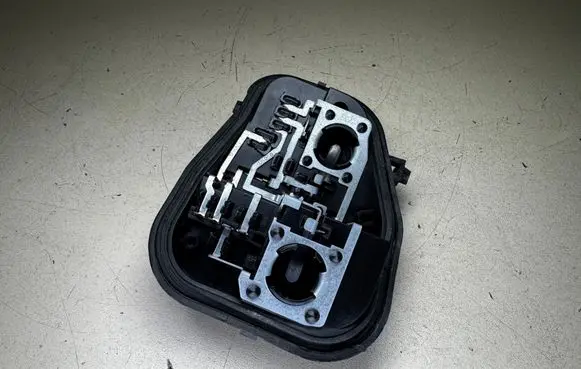 Audi A6 S6 C6 4F Tail light bulb cover holder 89033806 89037046
