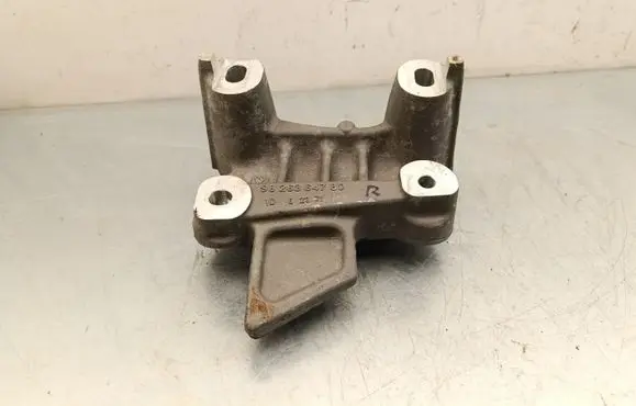 Citroen C4 III e-C4 Engine mounting bracket 9826364780