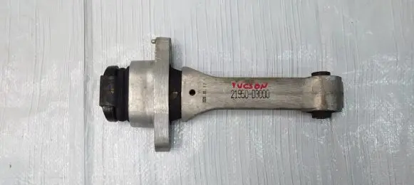 Hyundai Tucson TL Gearbox mounting bracket 21950D3000