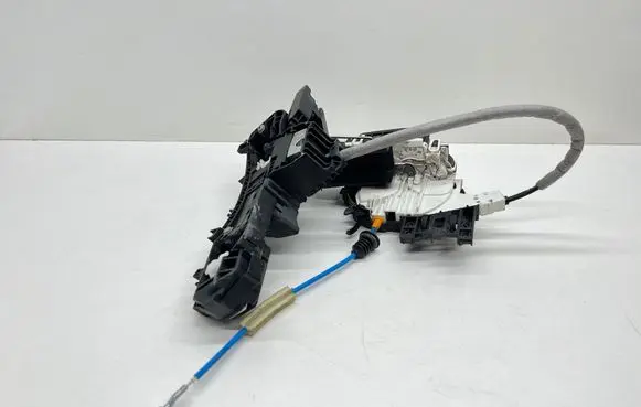 Mercedes-Benz CLA C117 X117 W117 Front door lock A0997201901 A2047601534