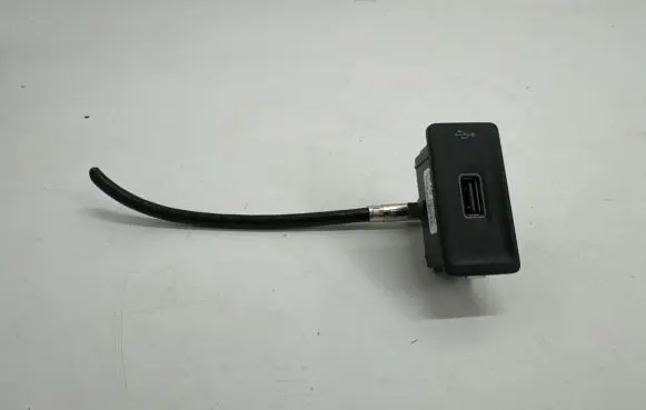 Volkswagen Touareg III USB socket connector 760035222