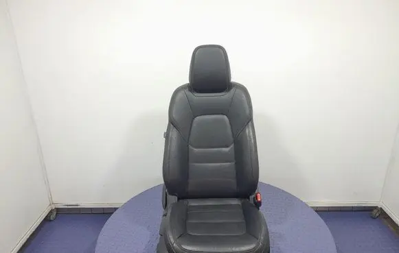 Mazda CX-5 Front passenger seat 