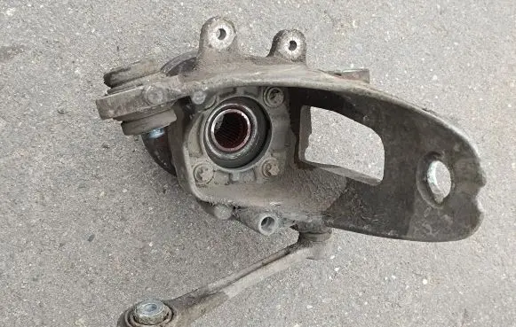 BMW X5 E53 Rear wheel hub spindle/knuckle 1095241 1115220