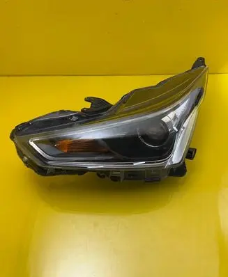 Toyota Aygo AB40 Headlight/headlamp 0H-21