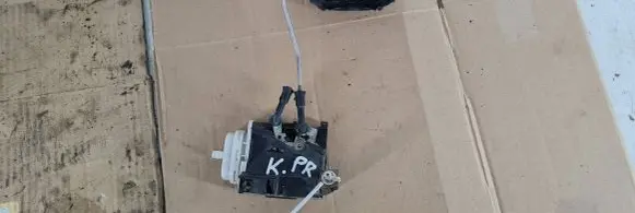 Audi A4 S4 B5 8D Front door lock 8D1837015A