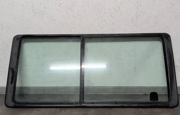 Volkswagen Multivan T4 Rear side window 43R001105 DOT57M20AS2