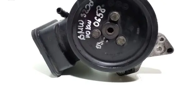 BMW 3 E46 Power steering pump 6756575
