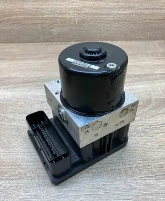 BMW 1 E81 E87 ABS Pump 6777159 6777158