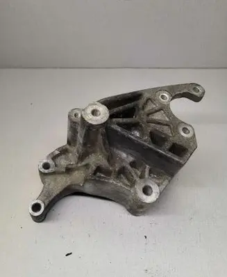 Hyundai Santa Fe Power steering pump mounting bracket 