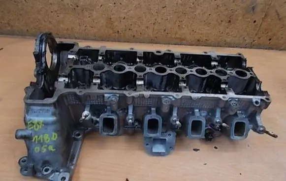 BMW 1 E81 E87 Engine head 
